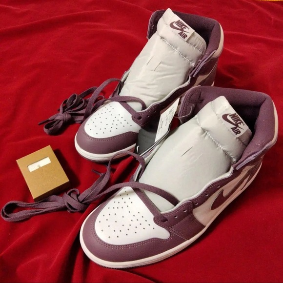 Brand New mauve Jordan 1 - Picture 3 of 3